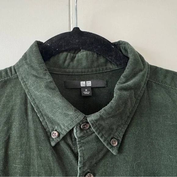 Uniqlo Fine-wale Corduroy Shirt in Forest Green - Picture 2 of 3